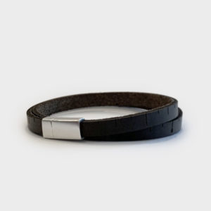 leather wrist ruler – Quince & Co.